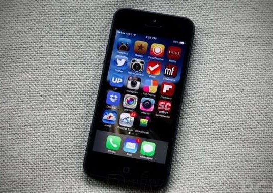 移动终端争霸，iOS比拼Android""
